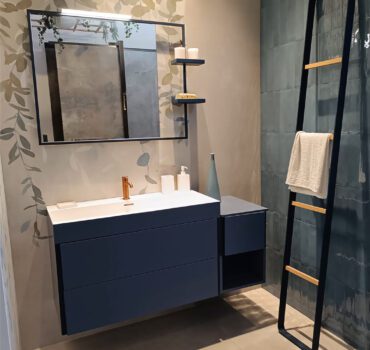 €1436+iva (specchio escluso) comp. artesi lacc. blu cobalto cm 130 p. 47 h 50