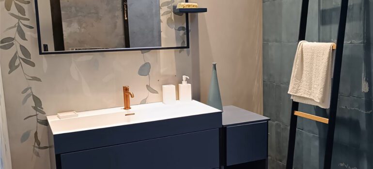 €1436+iva (specchio escluso) comp. artesi lacc. blu cobalto cm 130 p. 47 h 50